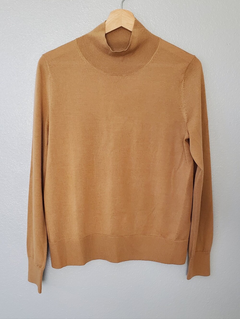 Women's 100% Metino Wool Camel Turtleneck Sweater